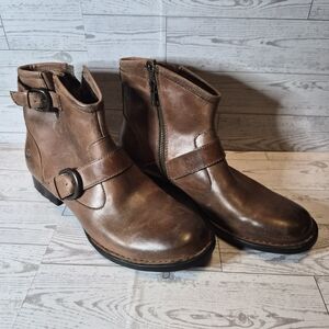 Born Women's Brown Leather Ankle Booties NEVER Been used